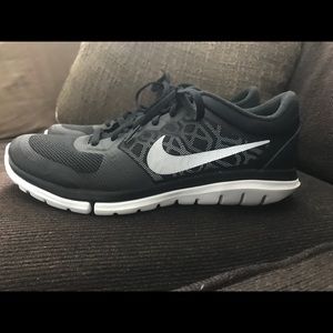 Women’s Nike Flex Run Size 9.5